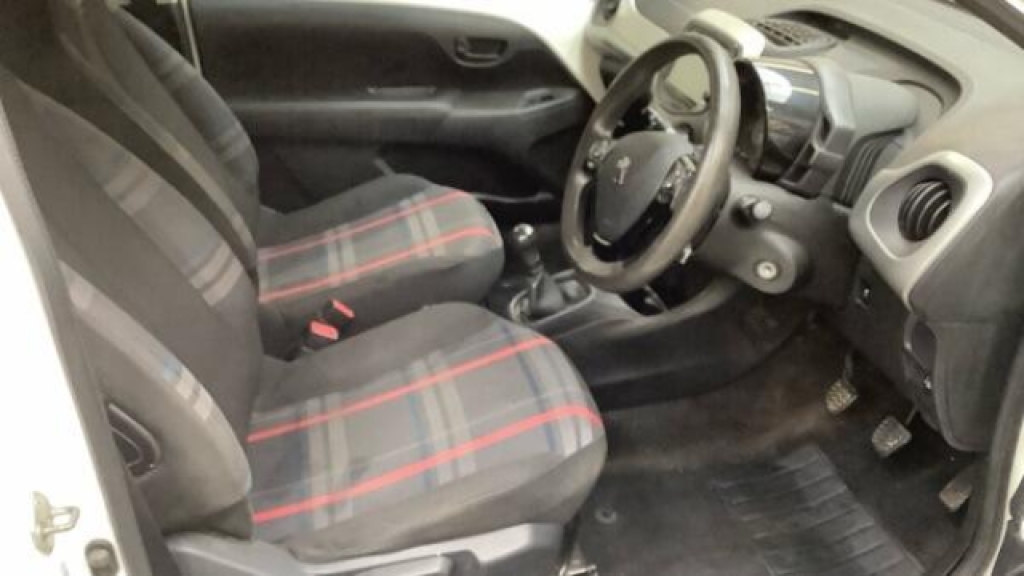 Peugeot 108 Active Black #9
