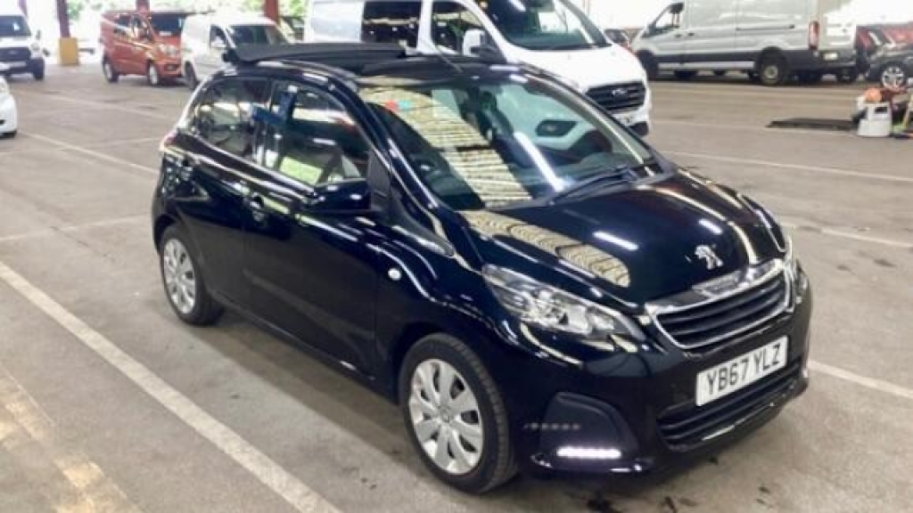 Peugeot 108 1.0 Active Red #9