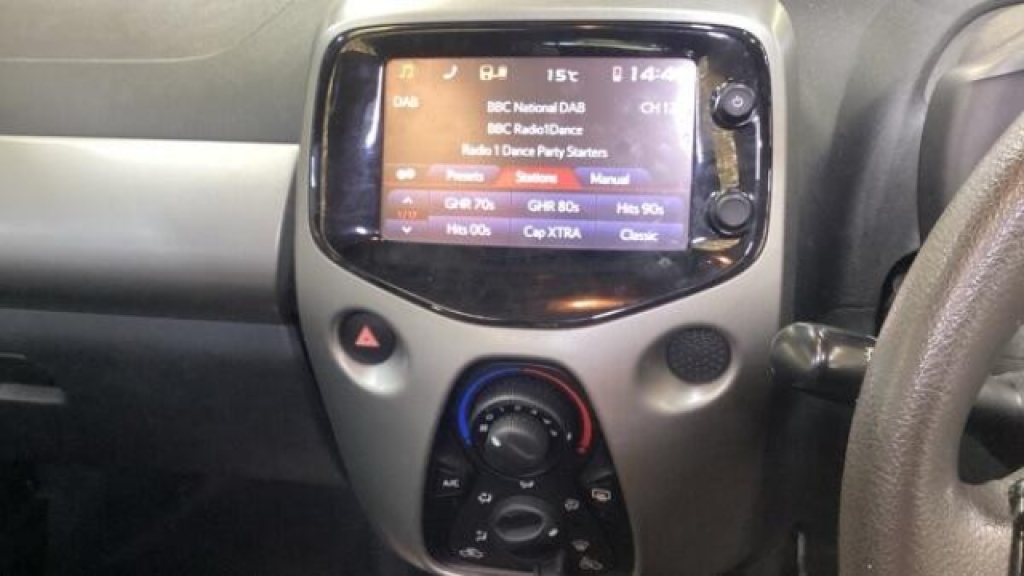 Peugeot 108 1.0 Active Red #12