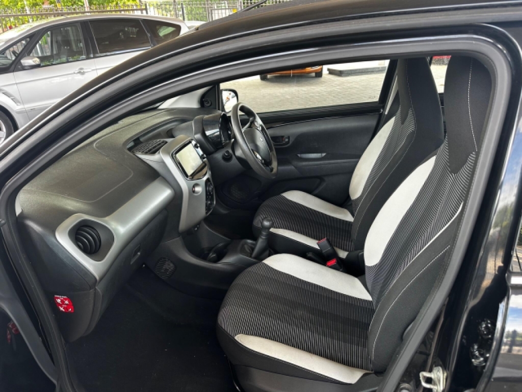 Peugeot 108 1.0 Active Red #10