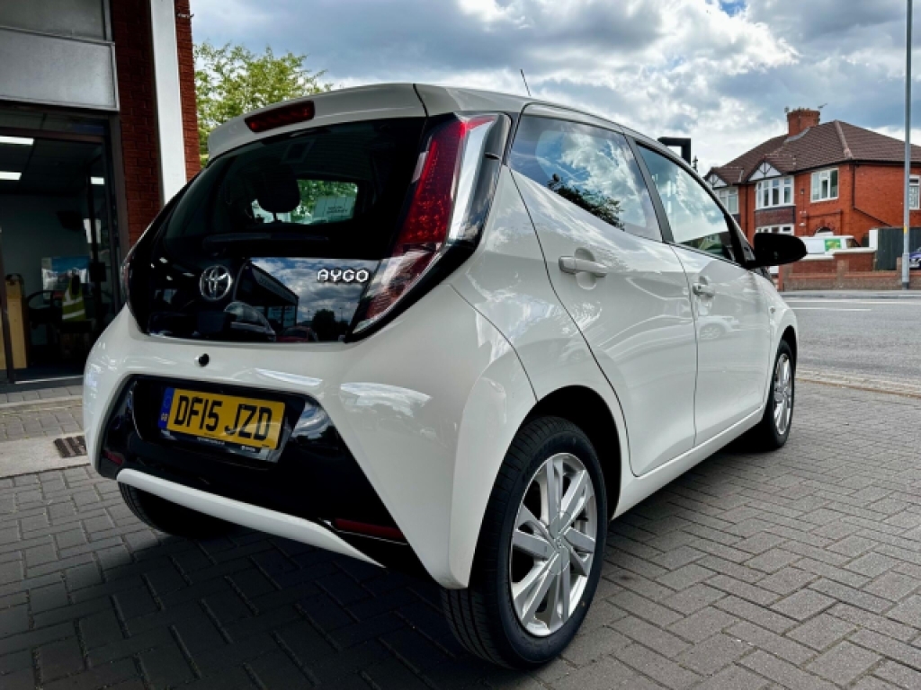 Toyota Aygo 1.0 Vvt-i X-pression White #4