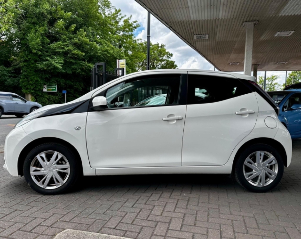Toyota Aygo 1.0 Vvt-i X-pression White #5