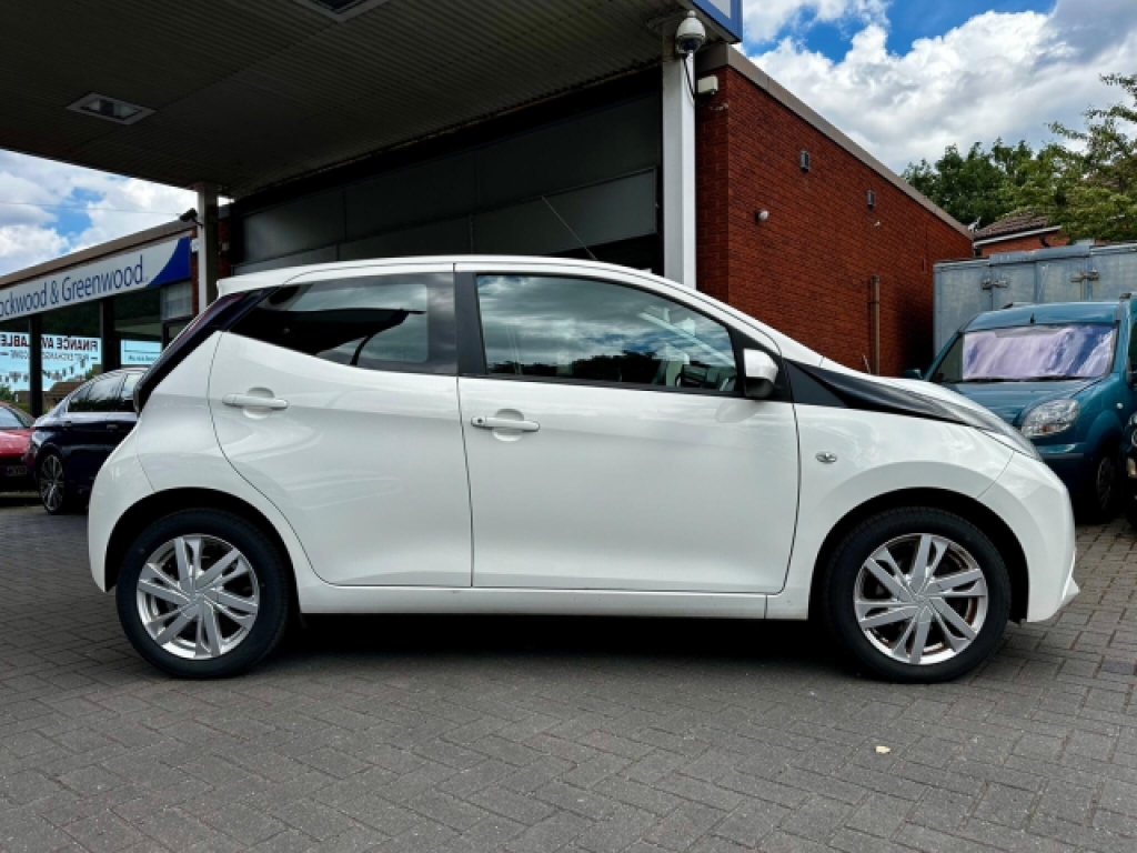 Toyota Aygo 1.0 Vvt-i X-pression White #6