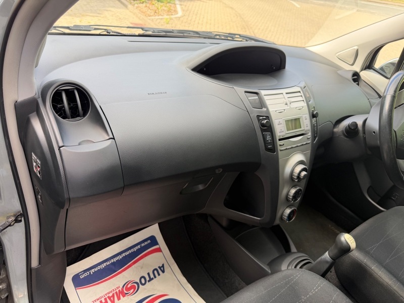 Toyota Yaris 1.3 Zinc Multimode Black #34