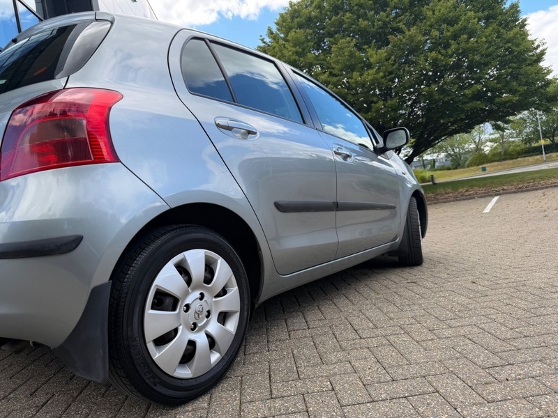 Toyota Yaris 1.3 Zinc Multimode Black #12