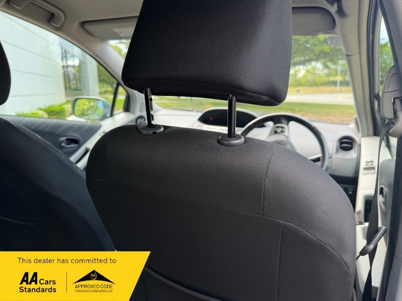 Toyota Yaris 1.3 Zinc Multimode Black #19