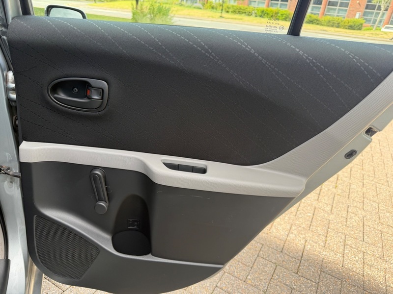 Toyota Yaris 1.3 Zinc Multimode Black #23