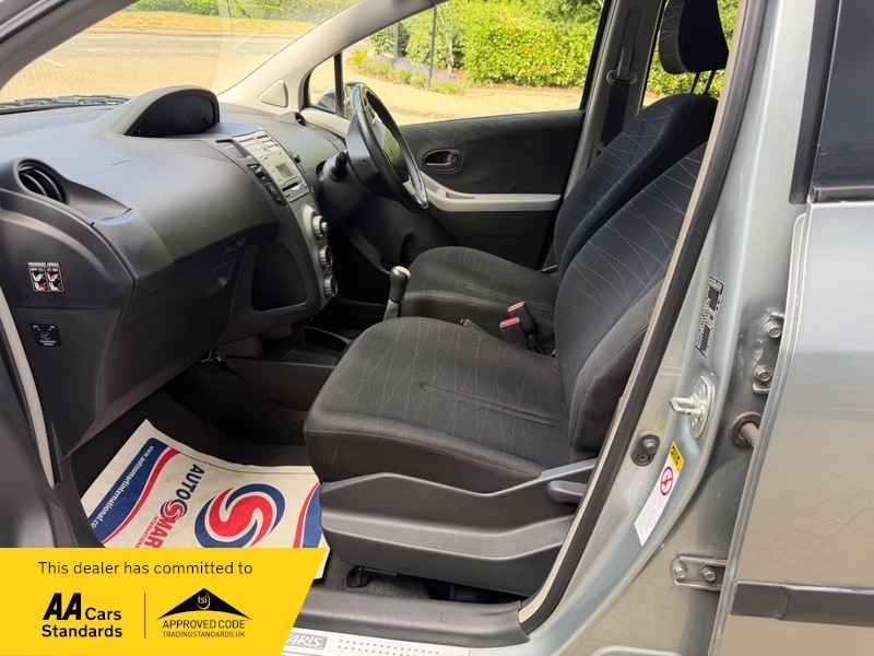 Toyota Yaris 1.3 Zinc Multimode Black #32