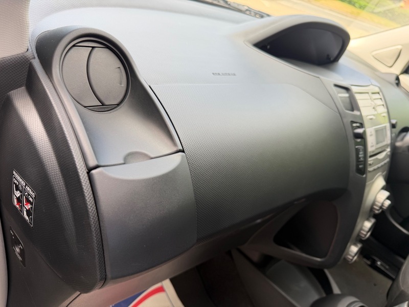 Toyota Yaris 1.3 Zinc Multimode Black #35