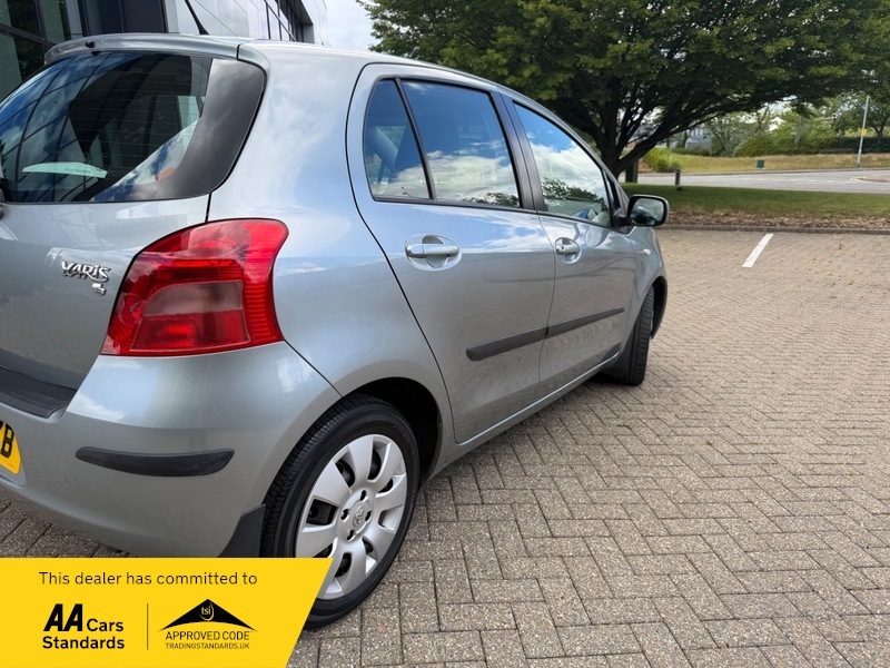 Toyota Yaris 1.3 Zinc Multimode Black #11