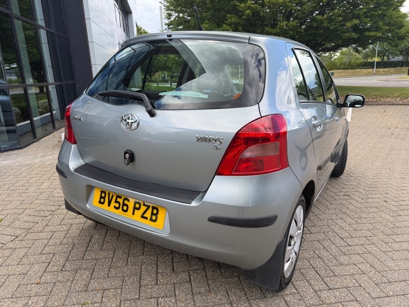 Toyota Yaris 1.3 Zinc Multimode Black #10