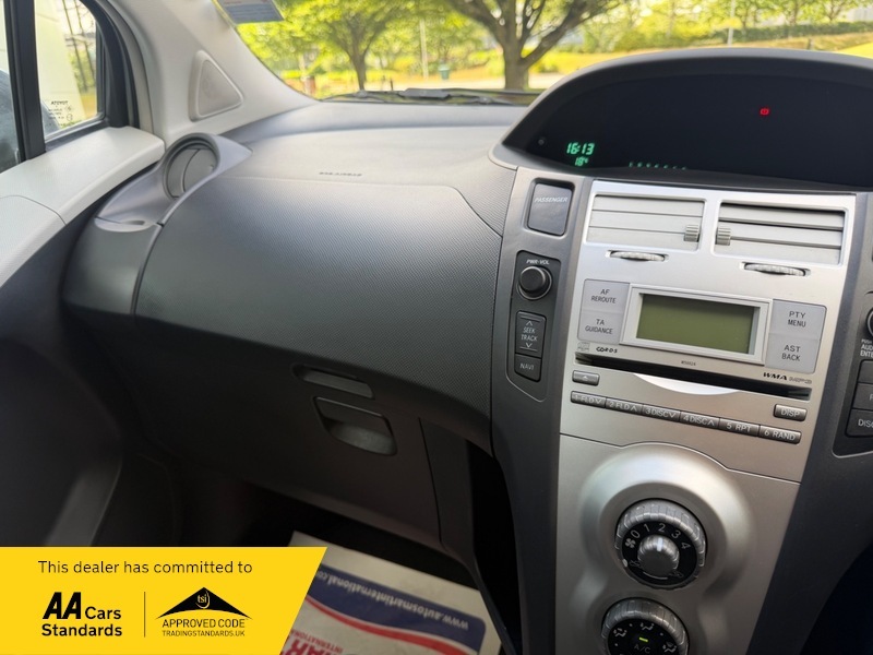 Toyota Yaris 1.3 Zinc Multimode Black #13