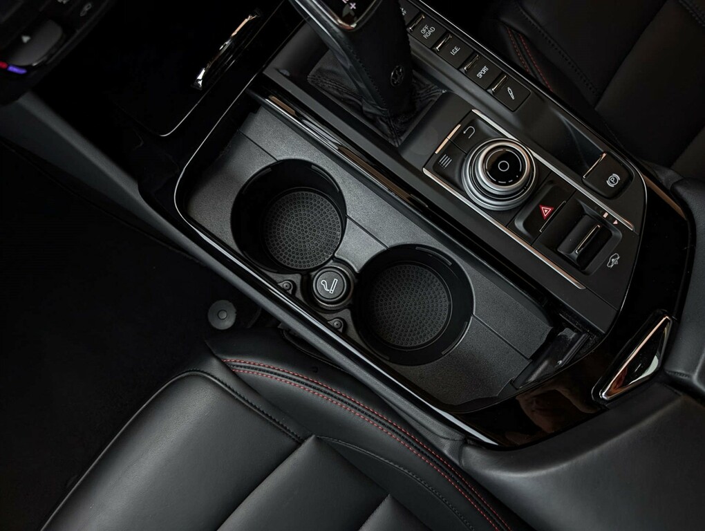 Maserati Levante Granlusso #44