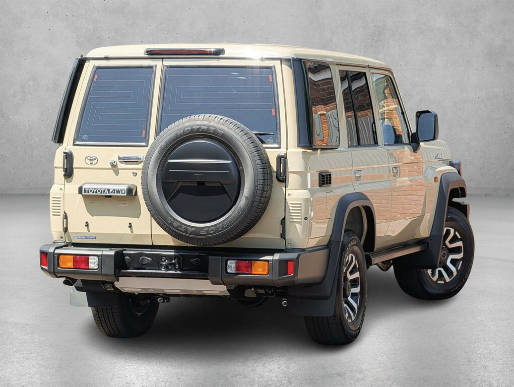 Toyota Land Cruiser Ax 76 Series First Edition Lwb #6