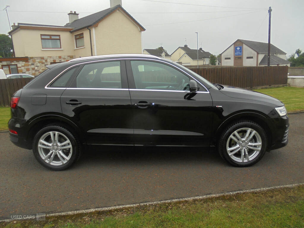 Audi Q3 2.0 Tdi S Line Black #2