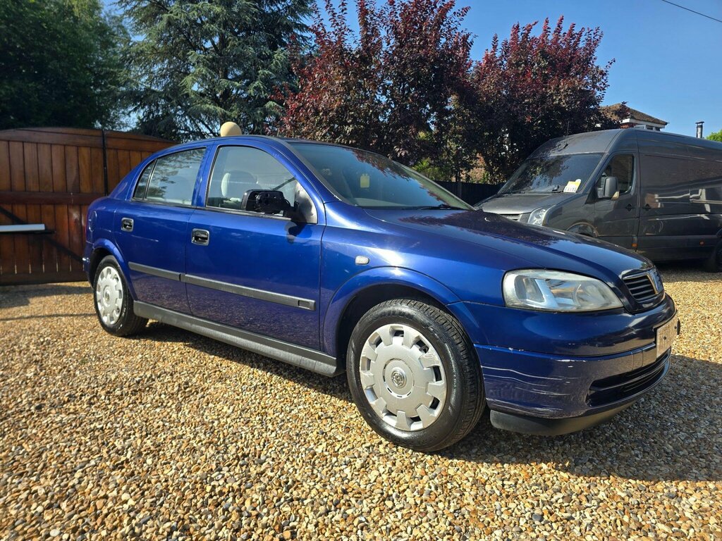 Vauxhall Astra 1.4I 16V Ls Red #1