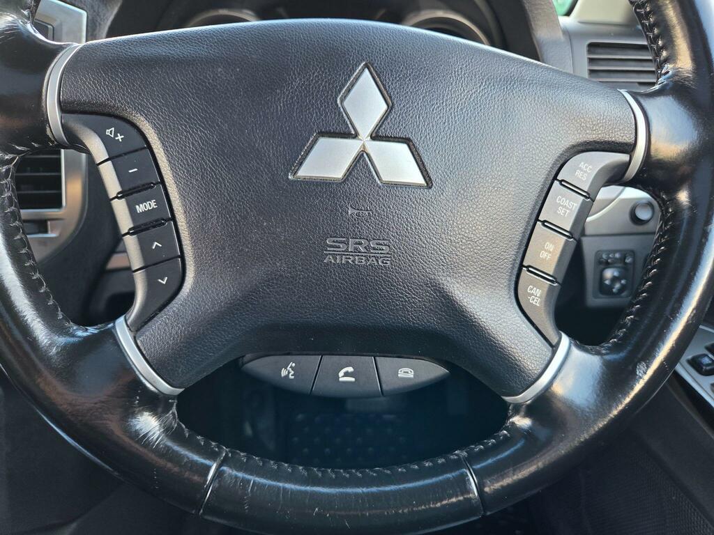 Mitsubishi Shogun Suv White #24