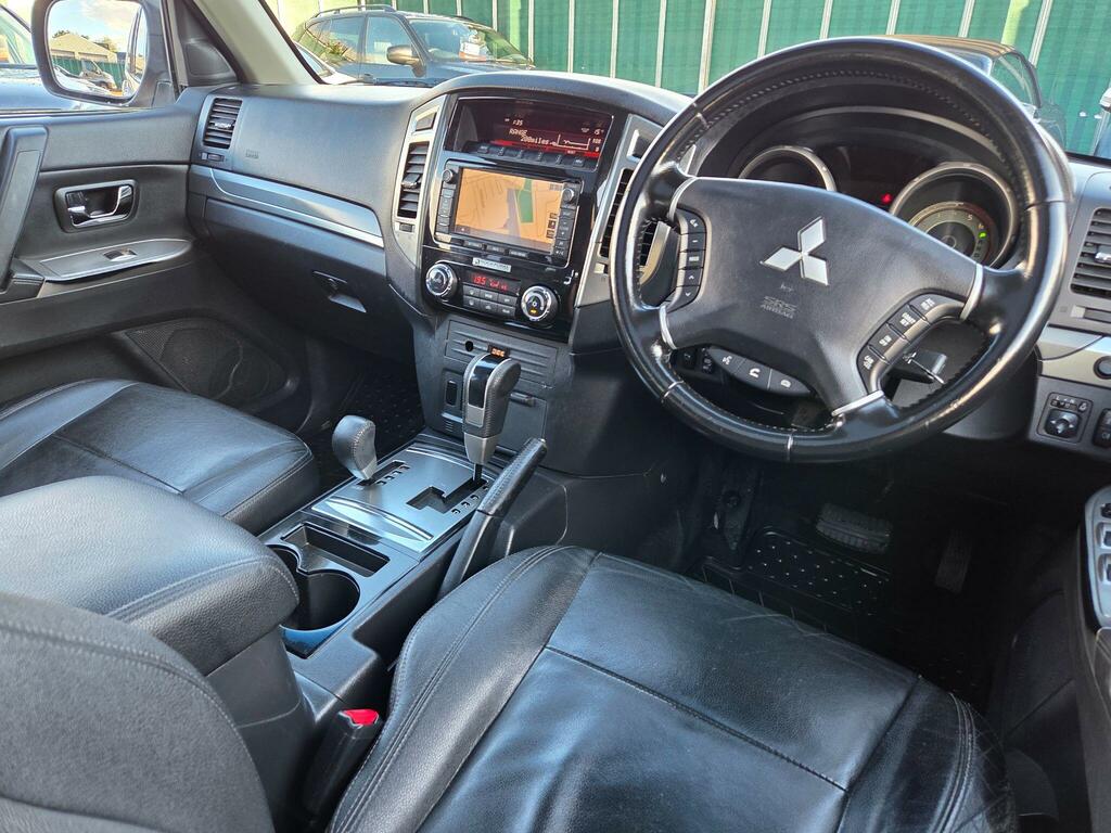 Mitsubishi Shogun Suv White #12