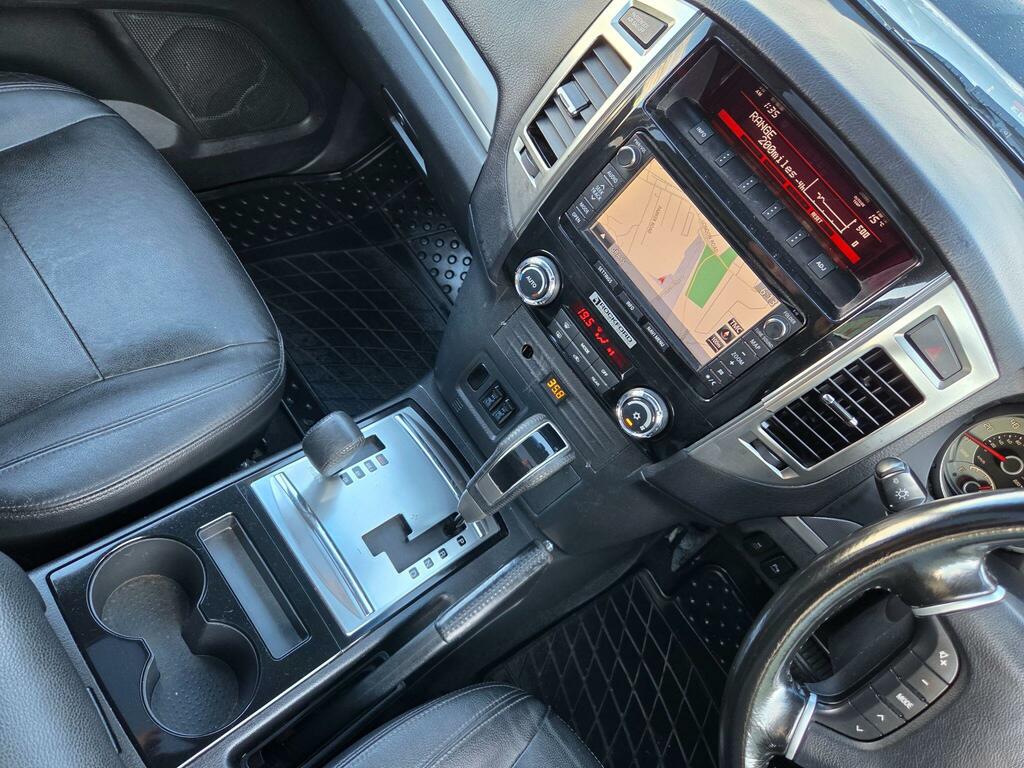 Mitsubishi Shogun Suv White #13