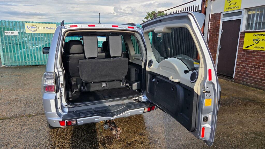 Mitsubishi Shogun Suv White #26
