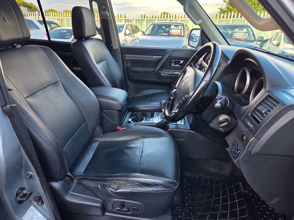 Mitsubishi Shogun Suv White #14