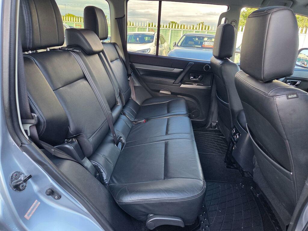 Mitsubishi Shogun Suv White #16