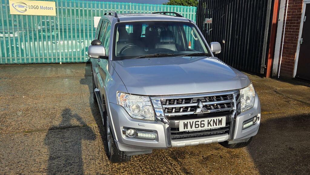 Mitsubishi Shogun Suv White #25