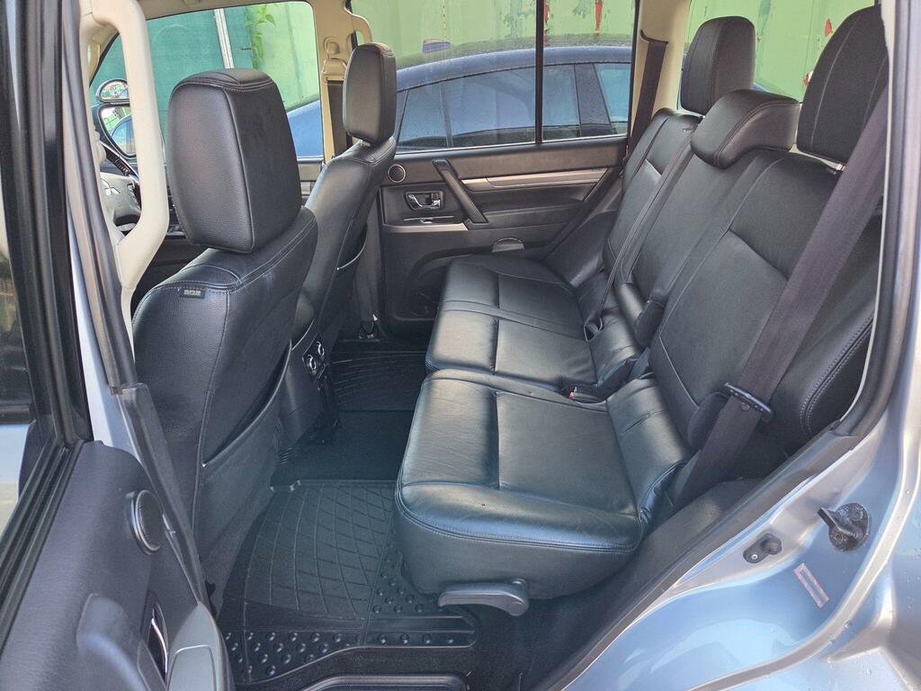 Mitsubishi Shogun Suv White #15