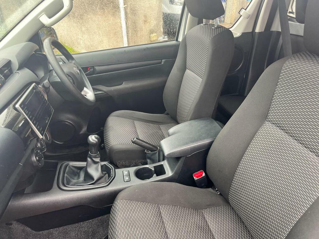Toyota HILUX Active 4Wd Ecb White #12