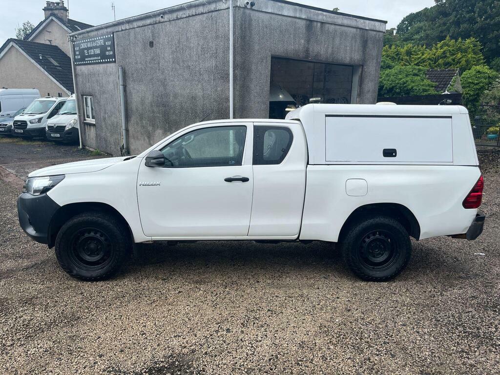 Toyota HILUX 2.4 D-4d Active Pickup Extended Cab White #2