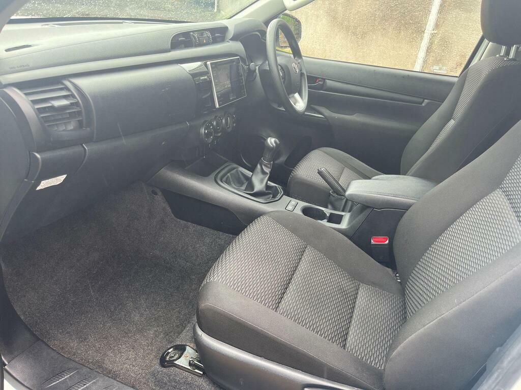 Toyota HILUX Active 4Wd Ecb White #11