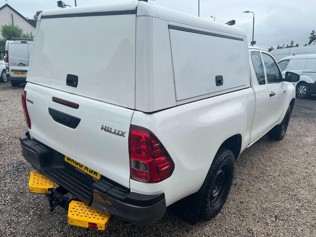 Toyota HILUX 2.4 D-4d Active Pickup Extended Cab White #6