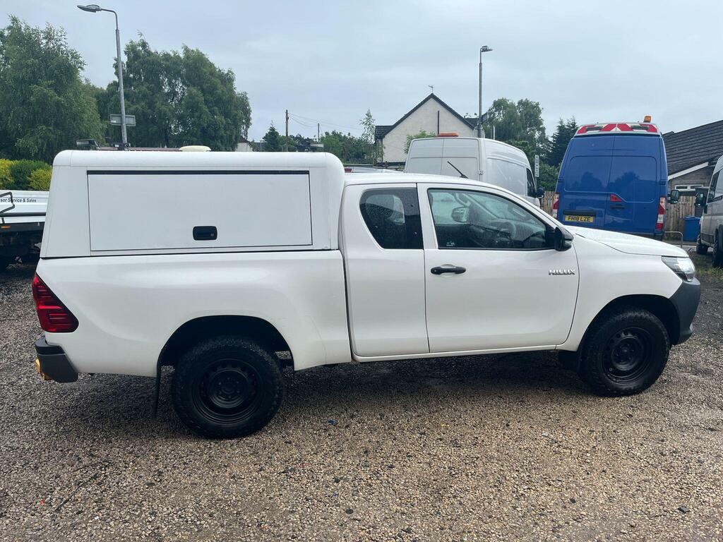 Toyota HILUX Active 4Wd Ecb White #7