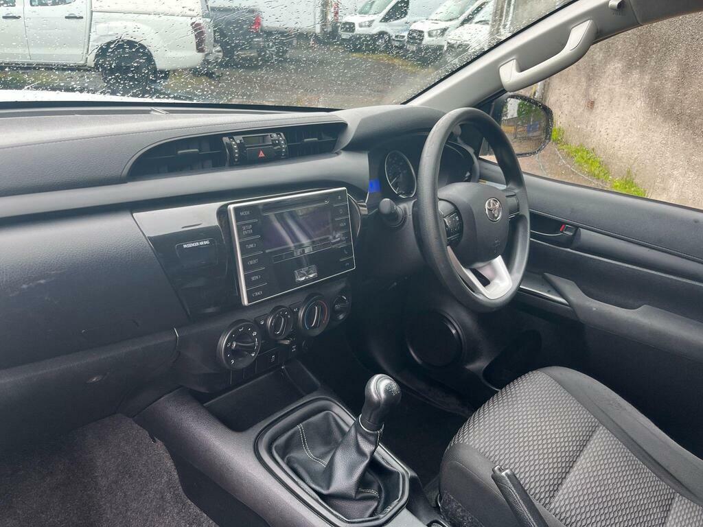 Toyota HILUX Active 4Wd Ecb White #14