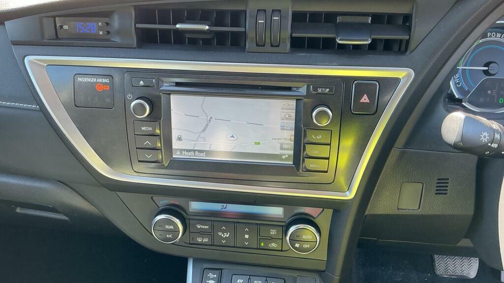 Toyota Auris Hatchback 1.8 Grey #9