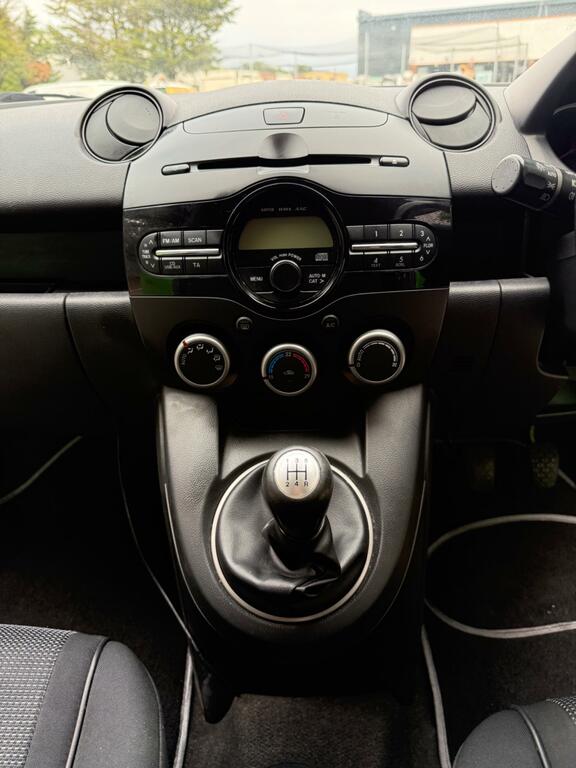 Mazda 2 1.5 Sport Hatchback Euro 4 103 Black #17