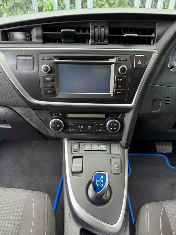 Toyota Auris 1.6 V-matic Icon Hatchback Multidrive S Black #18