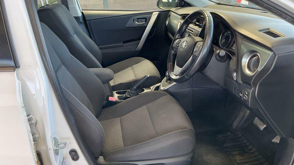 Toyota Auris Icon Black #7
