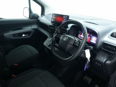 Vauxhall Combo Life Design XL White #32