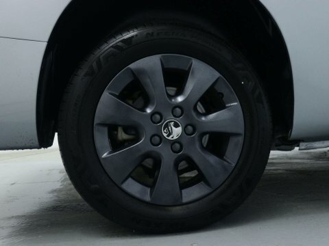 Vauxhall Combo Life Design XL White #9