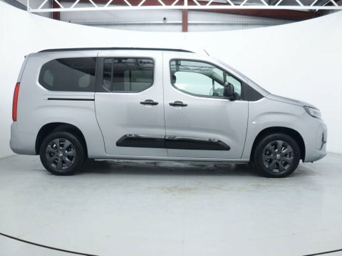 Vauxhall Combo Life Design XL White #8