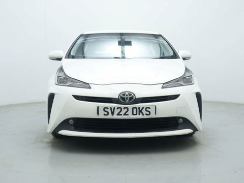 Toyota Prius Hatchback White #2