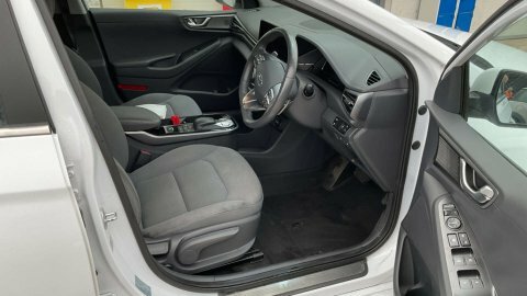 Hyundai Ioniq Hatchback KY22VTV White #6