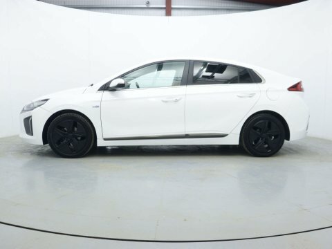 Hyundai Ioniq Hatchback White #4