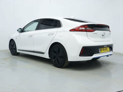 Hyundai Ioniq Hatchback White #5
