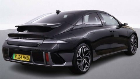 Hyundai Ioniq 6 Saloon Black #4