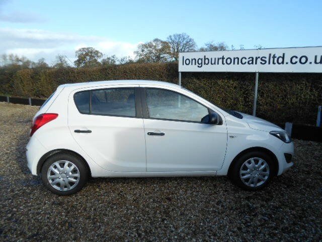 Hyundai I20 Hatchback 1.2 Classic 2012 White #3
