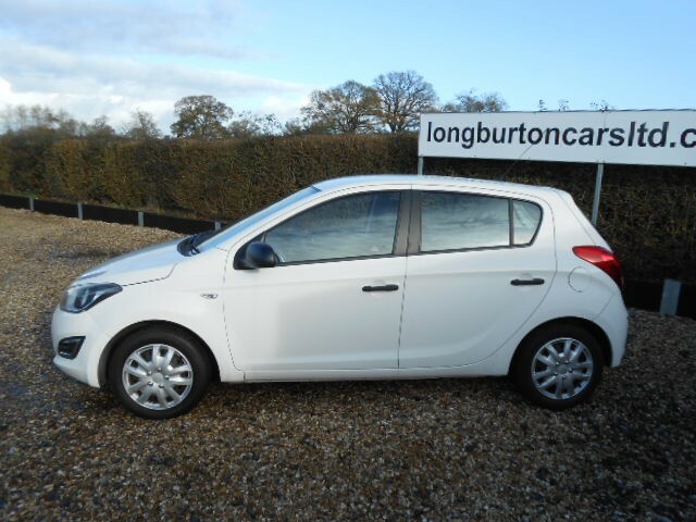 Hyundai I20 Hatchback 1.2 Classic 2012 White #4