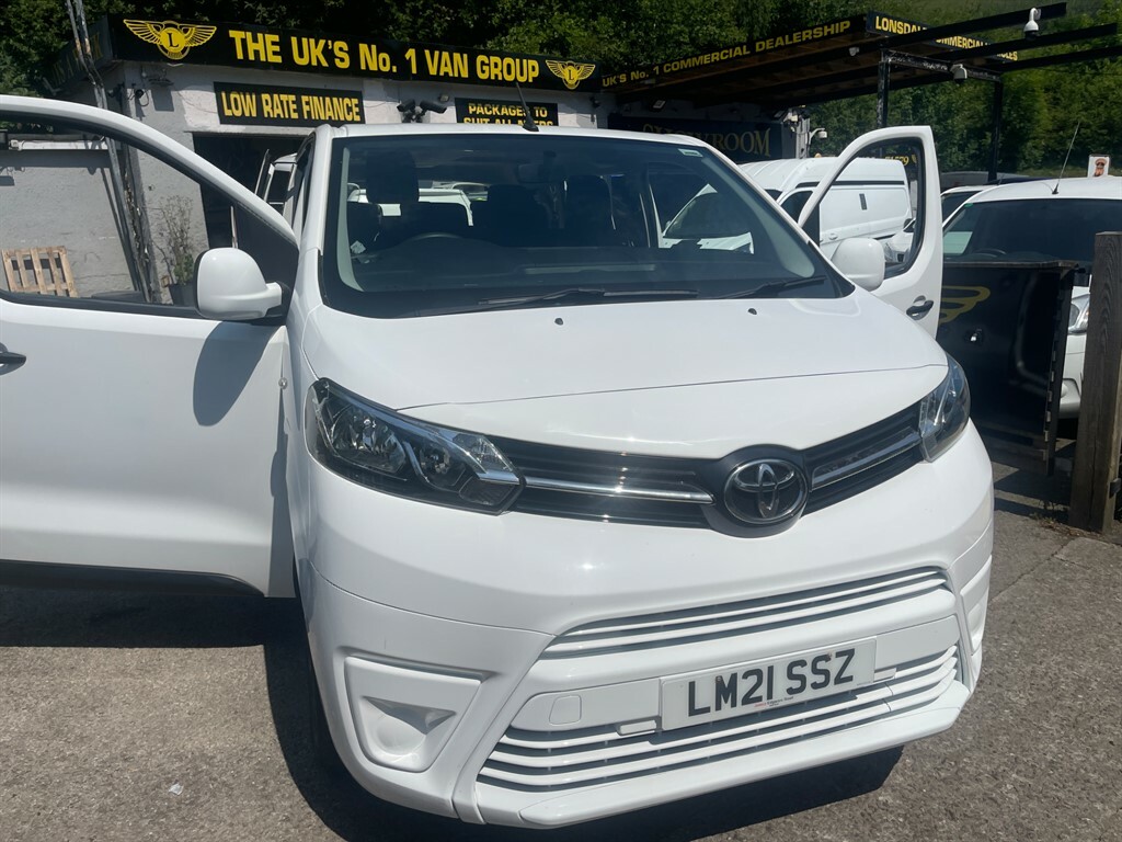 Toyota PROACE D-4d L1 Combi Minibus 9 Seater LM21SSZ White #2