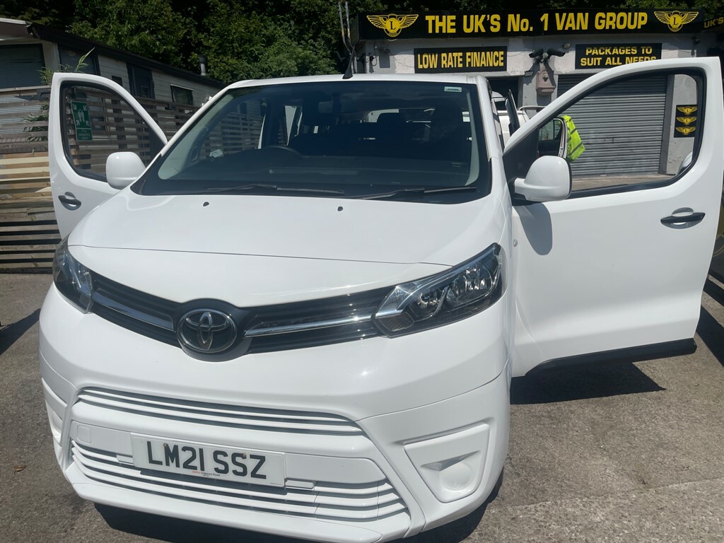 Toyota PROACE D-4d L1 Combi Minibus 9 Seater LM21SSZ White #5